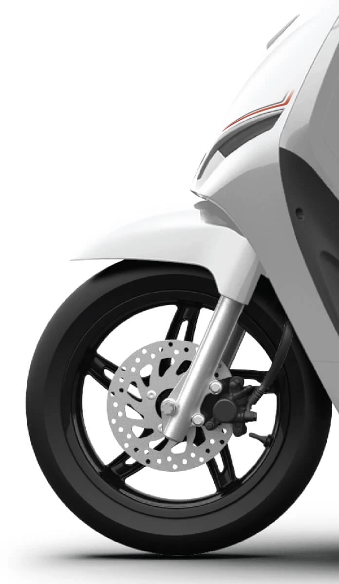 FELIZ S Yên xe có chiều cao 780 mmđược thiết kế lớp mút dày và bề mặt yên rộng rãi, tư thế ngồi lịch lãm và thoải mái, êm ái trong suốt hành trình dài.