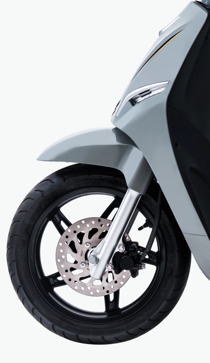 Feliz Neo Vành xe 14 inch, khoảng sáng gầm 145 mm cho phép di chuyển trên nhiều địa hình.