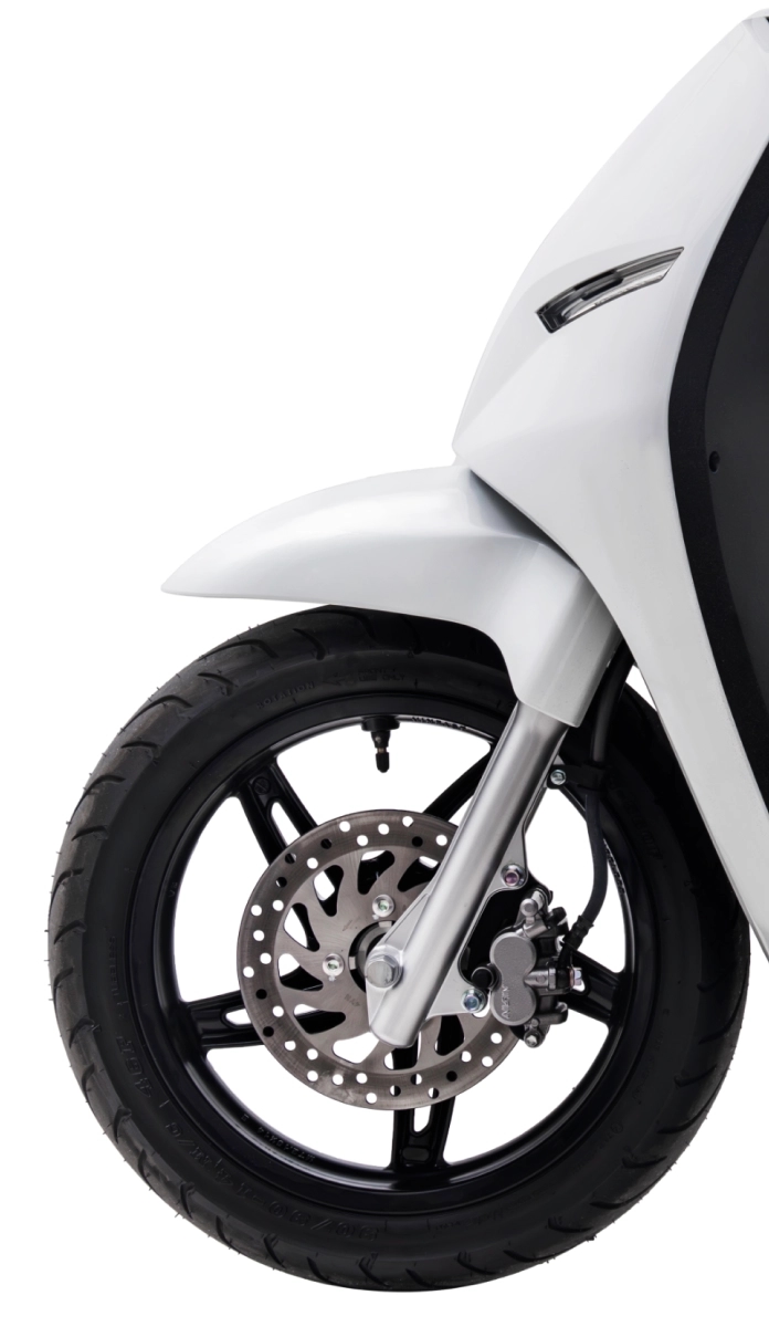 Klara Neo Vành xe 14 inch, khoảng sáng gầm 136 mm cho phép di chuyển trên nhiều địa hình.