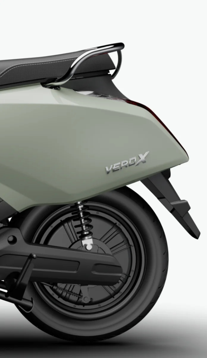 Vero X Hệ thống phanh đĩa bánh trước và phanh tang trống phía sau, đảm bảo an toàn trong mọi hành trình.