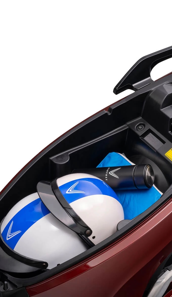 Theon S Cốp xe rộng tới 24 lít.